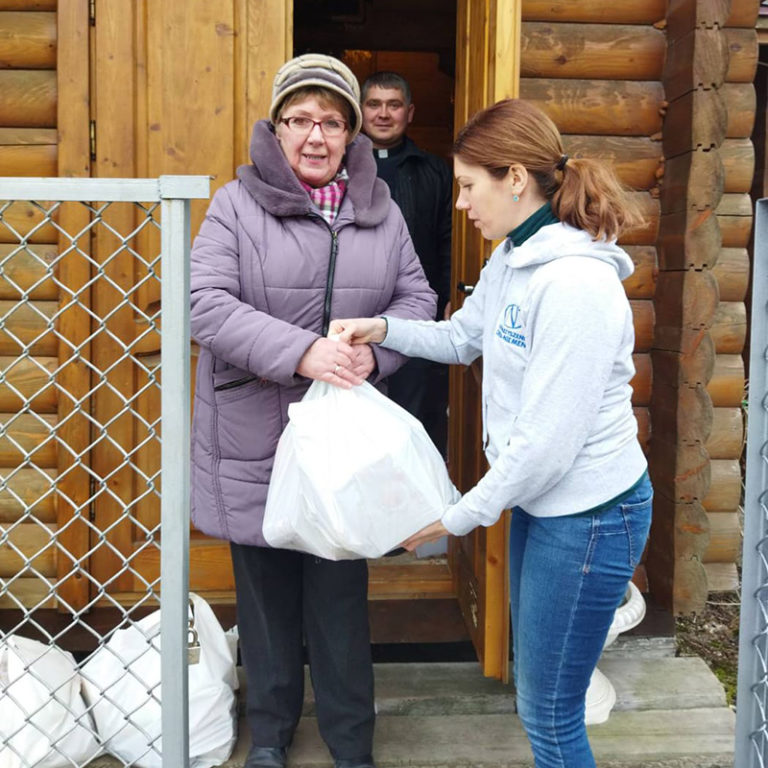 Przekazywanie darów na Ukrainie