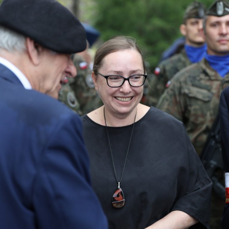 Prezes Odra-Niemen odbiera medal w imieniu całego środowiska Odra-Niemen zdj_IPN